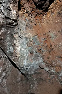 Fluorescence: Mine with Fluorescent Minerals (2 of 2)