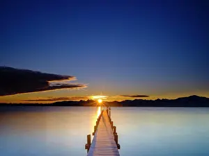 Chiemgau: Footbridge at Chiemsee at sunrise, behind the Chiemgau