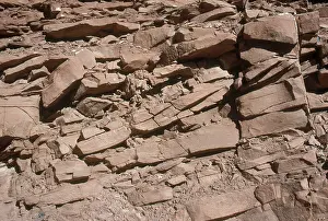 Crumbly: Fractured Sandstone