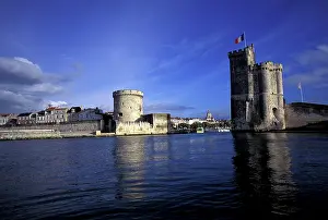 Barnes: France. La Rochelle, Old Port. Tour de la