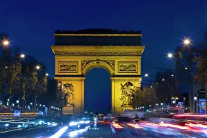 Auto: France, Paris. The Arc de Triomphe and the