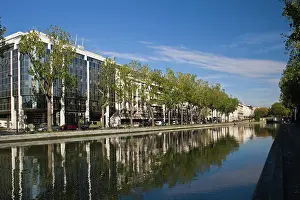Automobile: France, Paris, Canal St-Martin, buildings