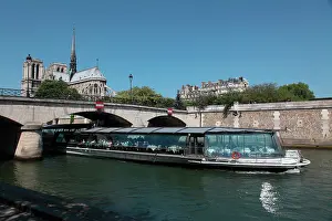 Tour: France, Paris, Tour boat on River Seine