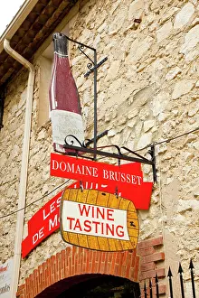 Shop: France, Provence, Gigondas. Sign for wine-tasting