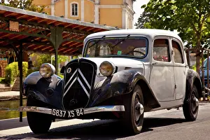 Parked: French Citroen Avante parked in L'Isle Sur