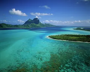Society: FRENCH POLYNESIA, Bora Bora
