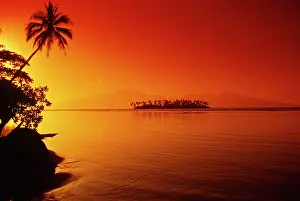 Society: FRENCH POLYNESIA, Moorea. Sunset
