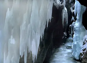 Partnach: Frozen canyon - gorge of the Partnach river in