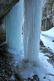 Icicles: Frozen Waterfall icicles