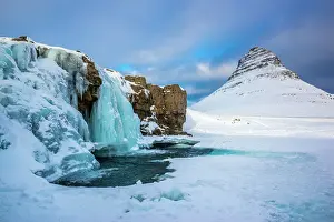 Pyramid: Frozen waterfall Kirkjufellsfoss and the mountain