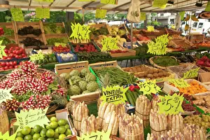 Asparagus: Fruit and Vegetable Market