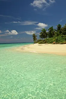 Stuart: Funadovilligilli Island, North Huvadhoo