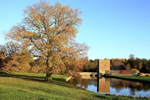Gatehouse: Gatehouse and Moat of Broughton Castle