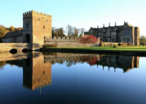 Gatehouse: Gatehouse and Moat of Broughton Castle