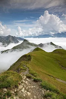 Chain: The Gehrengrat above the clouds of Lech and Zars