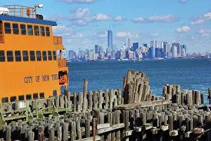 Staten: General view of the New York Manhattan city skyline seen