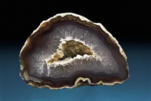 Dioxide: Geode lined with quartz