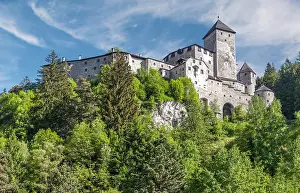Burg: Geografie, Italien, Burg Taufers