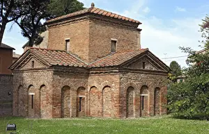 Medieval: Geografie, Italien, Emilia-Romagna, Mausoleum der