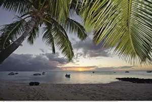 Maurice: Geografie, Mauritius, Le Morne, Strand bei Sonnenuntergang