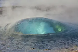 Thermal: Geyser Stokkur before eruption