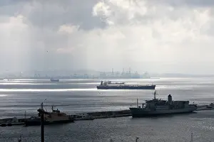 Ports: Gibraltar - cargo ships in the port