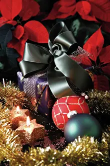Candle: Gift table, poinsettia, Christmas packages, candle