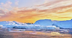 Disko: Gigantic icebergs in the evening light, Icefjord