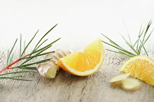 Officinale: Ginger, Zingiber officinale root arranged with sprigs