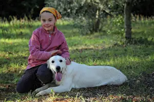 Seat: Girl and dog in the grass - France