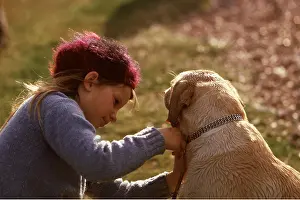 Owner: Girl and Labrador DOG - fitting chain collar