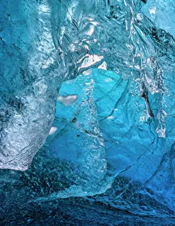 Bleak: Glacial cave in the Breidamerkurjoekull