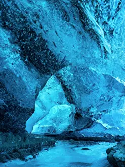Bleak: Glacial cave in the Breidamerkurjoekull