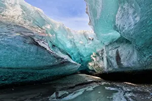 Opening: Glacial cave in the Breidamerkurjoekull