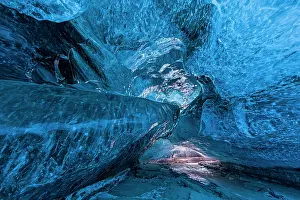 Bleak: Glacial cave in the Breidamerkurjoekull