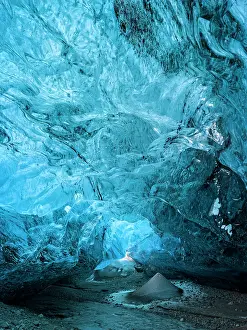 Bleak: Glacial cave in the Breidamerkurjoekull