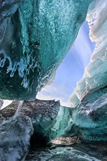 Opening: Glacial cave in the Breidamerkurjoekull