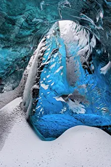 Bleak: Glacial cave in the Breidamerkurjoekull