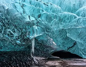 Islets: Glacial cave in Vatnajoekull Nationalpark, Icela