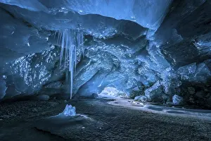 Glaciers: Glacier cave, ice cave, Morteratsch Glacier