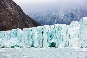 Collapse: Glacier collapse in Harefjord, Scoresbysund, East