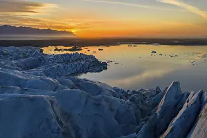 Glaciers: Glacier with Fjallsarlon glacier lagoon at sunrise