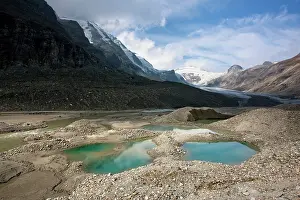 Retreating: Glacier foreland and disintegration moraine