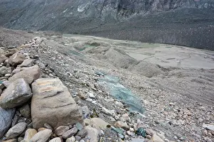 Retreating: Glacier foreland and disintegration moraine
