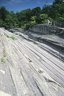 Glaciation: Glacier grooves in limestone rock