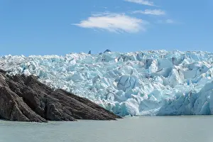 Patagonia: Glacier, Lago Grey, Torres del Paine National Park