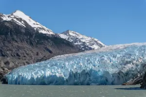 Patagonia: Glacier, Lago Grey, Torres del Paine National Park