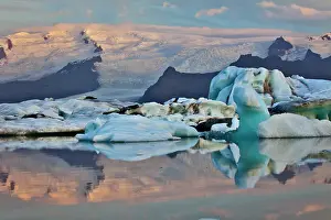 Waterscape: Glacier Lagoon at sunrise, Iceland