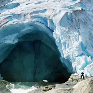 Geogrpahy: Glacier - with man to show scale