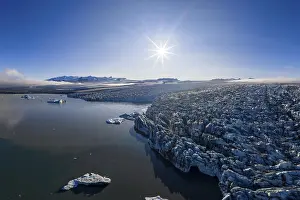 Glaciers: Glacier and mountains of the Vatnajokull glacier